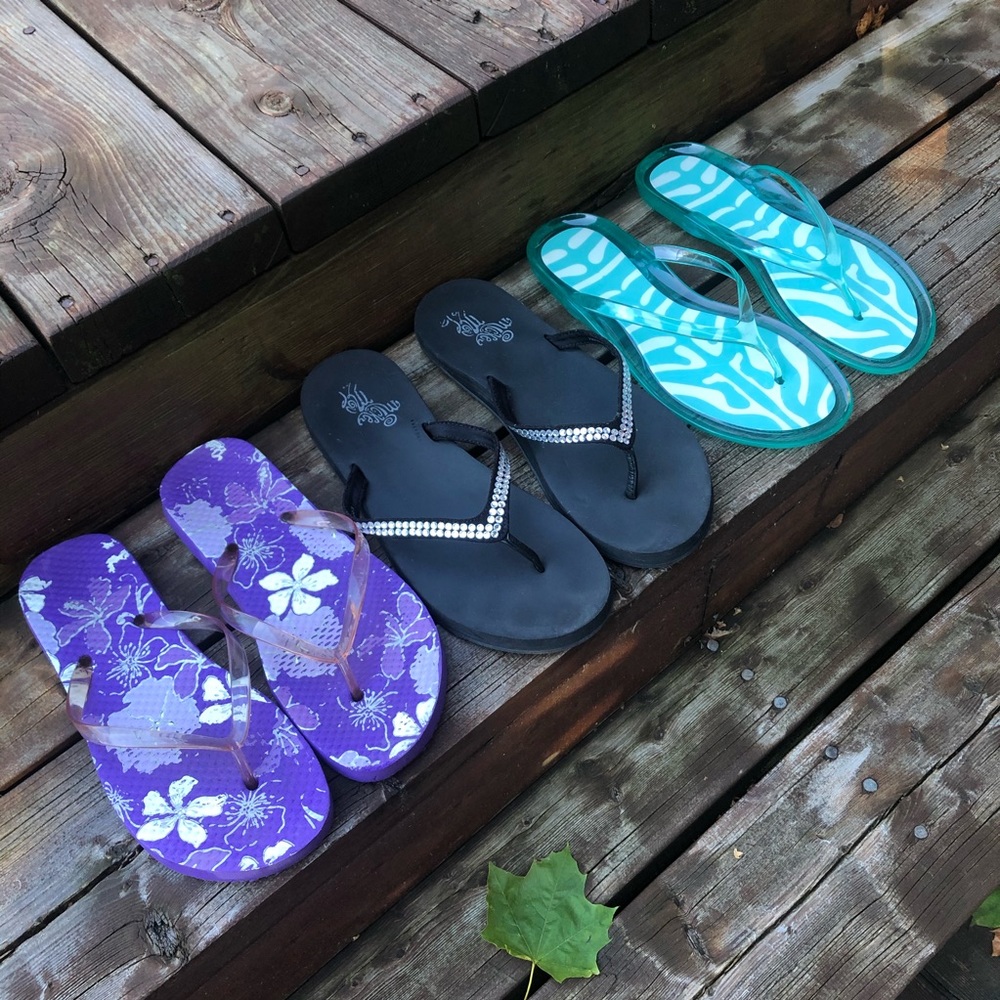 3 pairs of Flip Flops